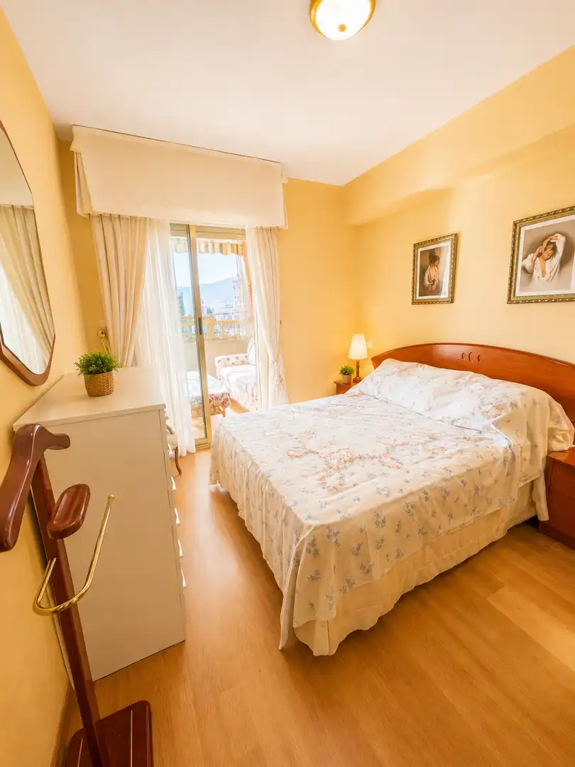 Dormitori de Apartament en venda en Benidorm amb Terrassa i Moblat