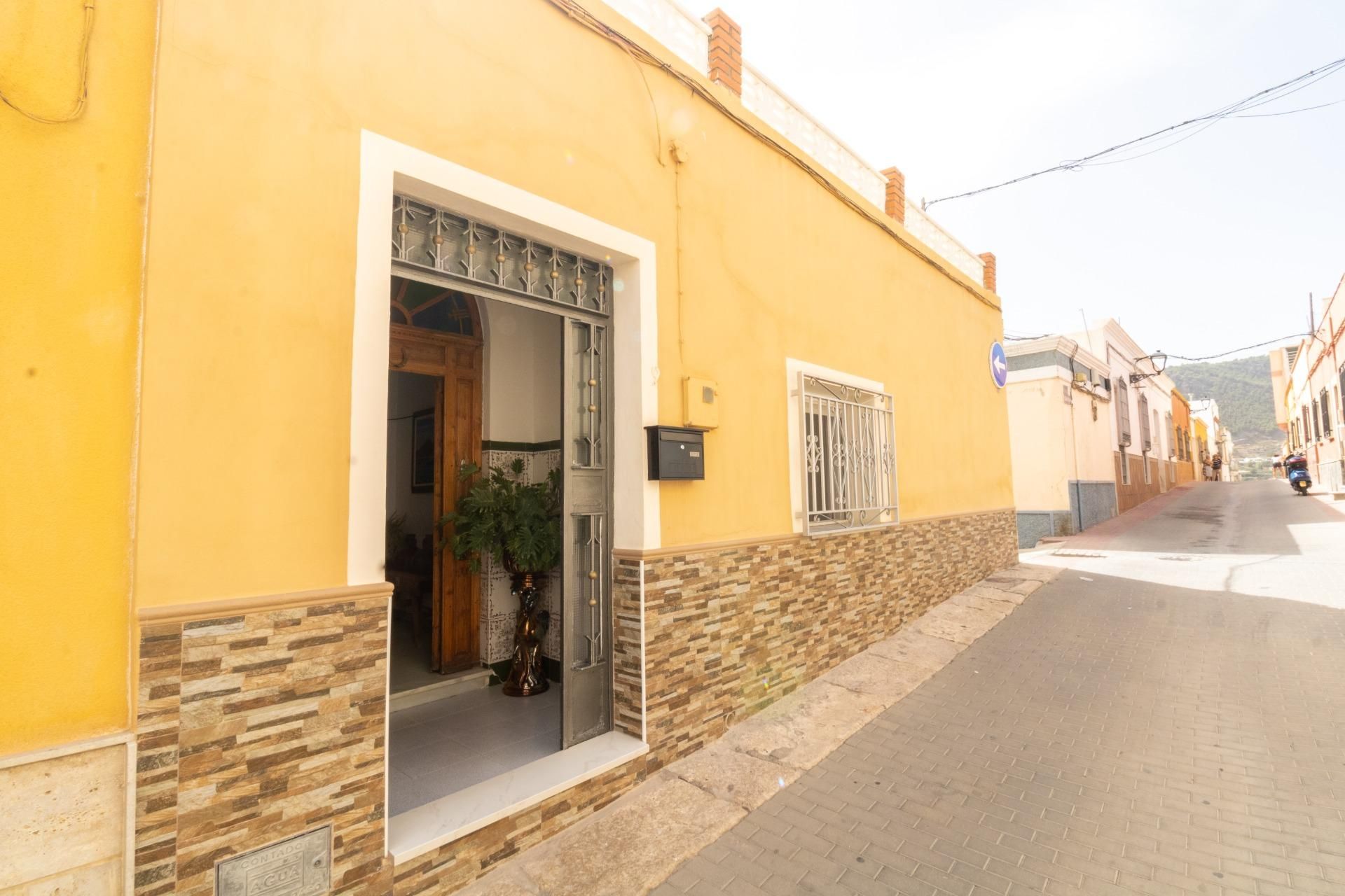 Vista exterior de Casa o xalet en venda en Alhama de Almería amb Terrassa i Traster