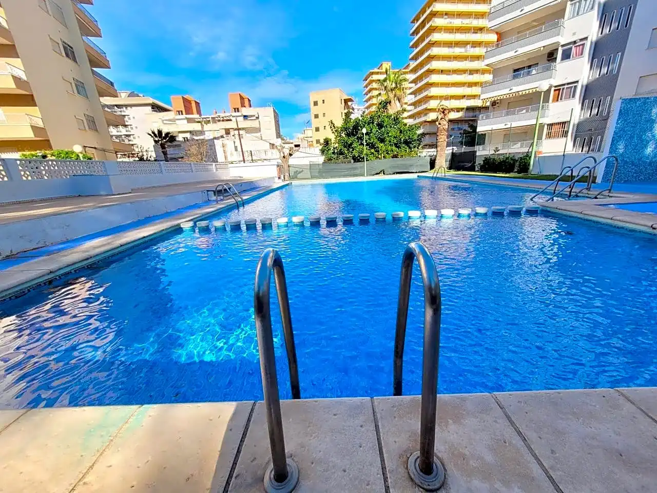 Piscina de Apartamento de alquiler en Miramar, Valencia