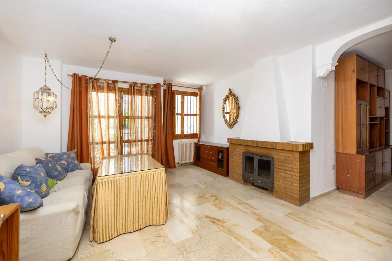 Sala de estar de Casa adosada en venta en Granada con Calefacción, Jardín privado y Terraza