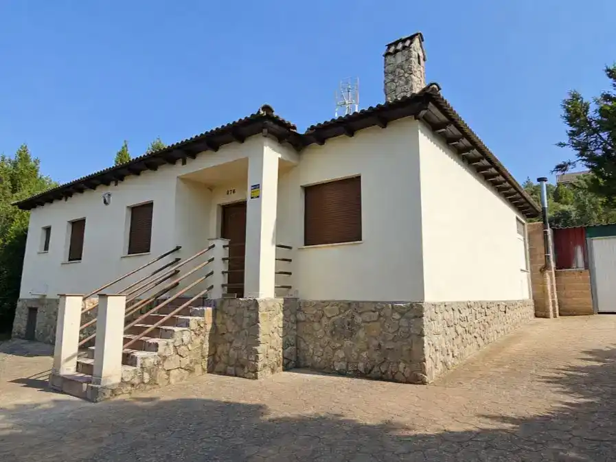 Vista exterior de Casa o xalet en venda en Duruelo amb Piscina