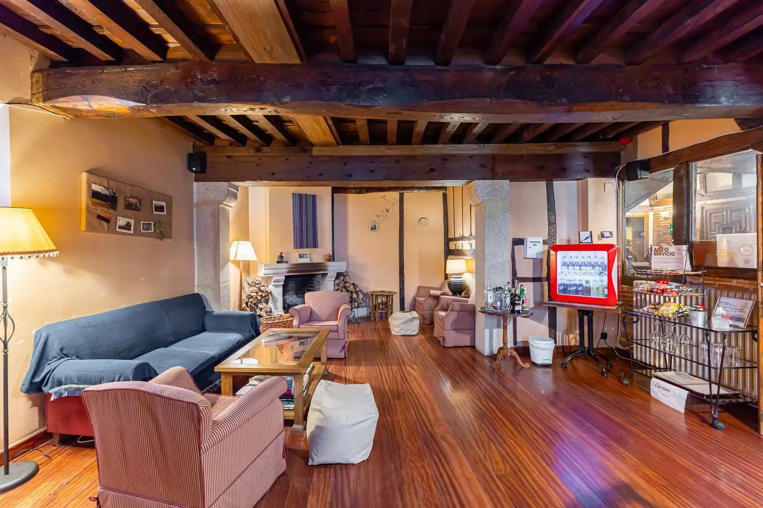 Sala de estar de Finca rústica en venta en Candelario con Calefacción, Jardín privado y Terraza