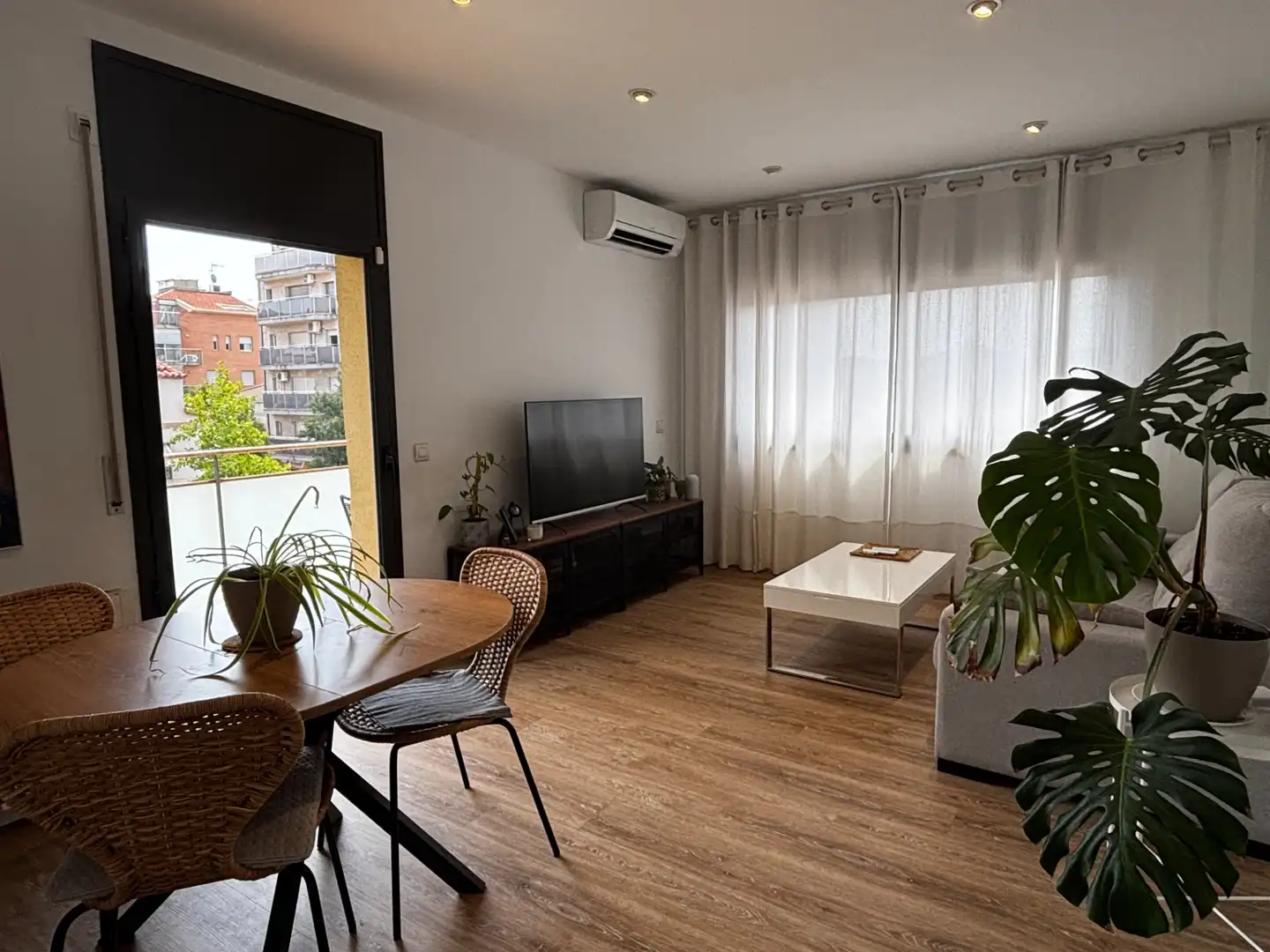 Living room of Flat for sale in Terrassa  with Air Conditioner, Heating and Parquet flooring