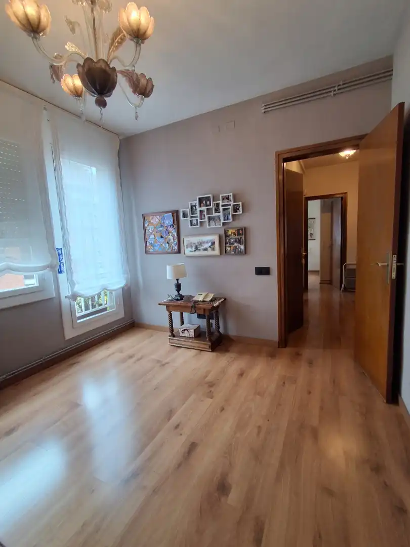 Wohnung zum Verkauf in Barcelona mit Klimaanlage, Heizung und Parkett