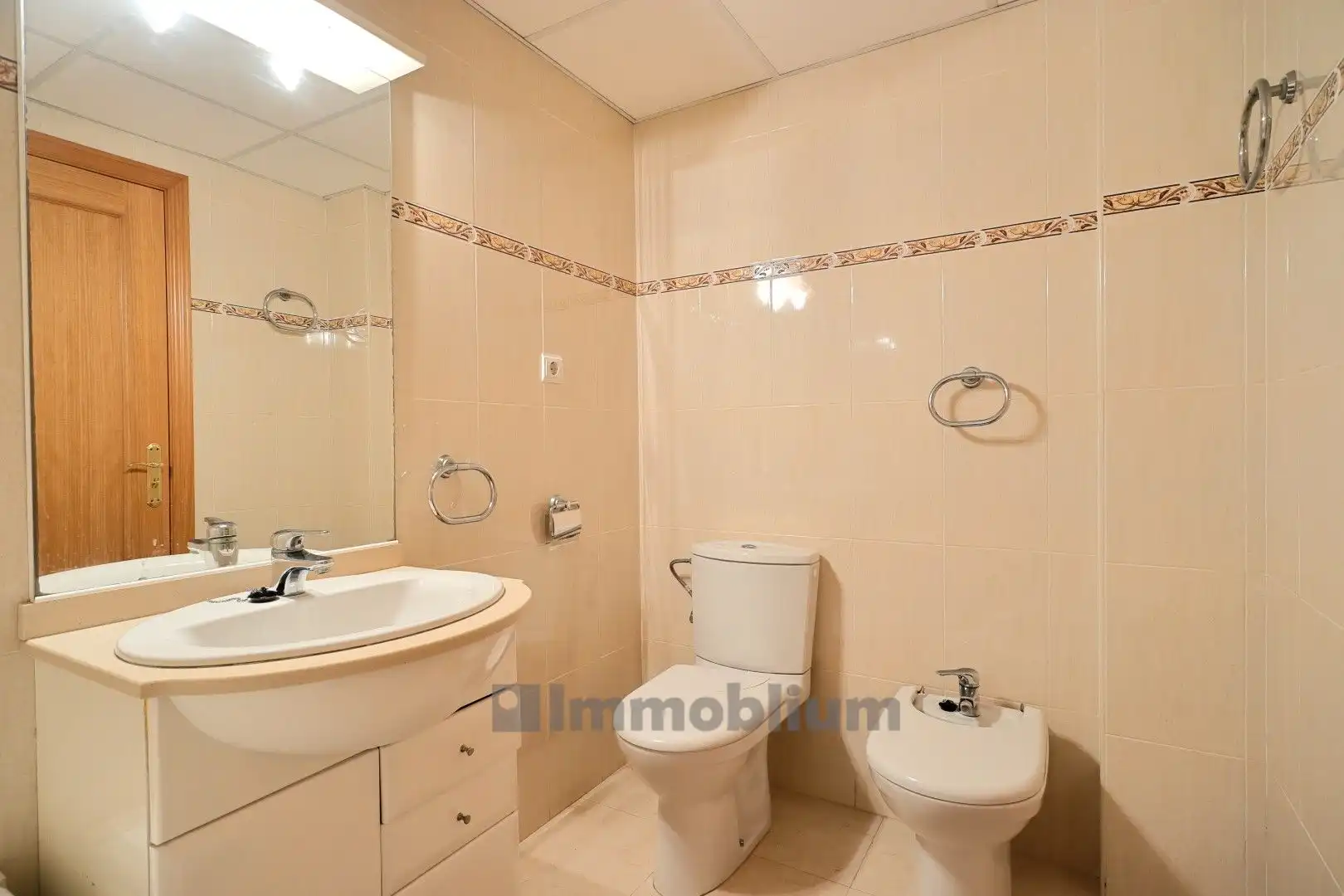 Badezimmer von Wohnung zur Miete in Torredembarra mit Klimaanlage, Heizung und Privatgarten