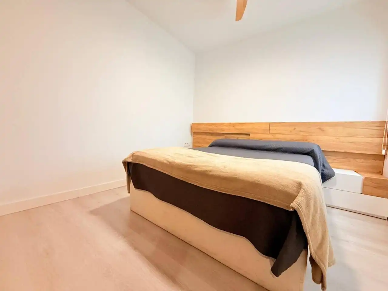 Schlafzimmer von Wohnung zum Verkauf in Sabadell mit Klimaanlage, Heizung und Privatgarten