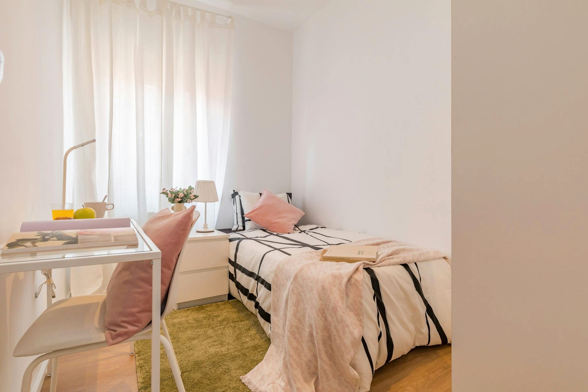 Bedroom of Flat to rent in  Madrid Capital  with Heating, Furnished and Washing machine