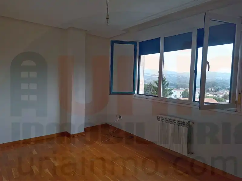 Dormitori de Pis en venda en Siero amb Calefacció i Parquet