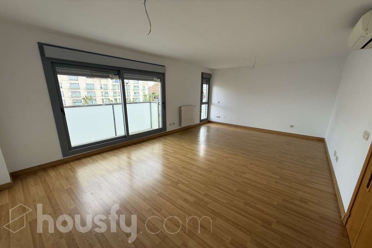 Living room of Flat to rent in  Madrid Capital  with Air Conditioner, Heating and Parquet flooring