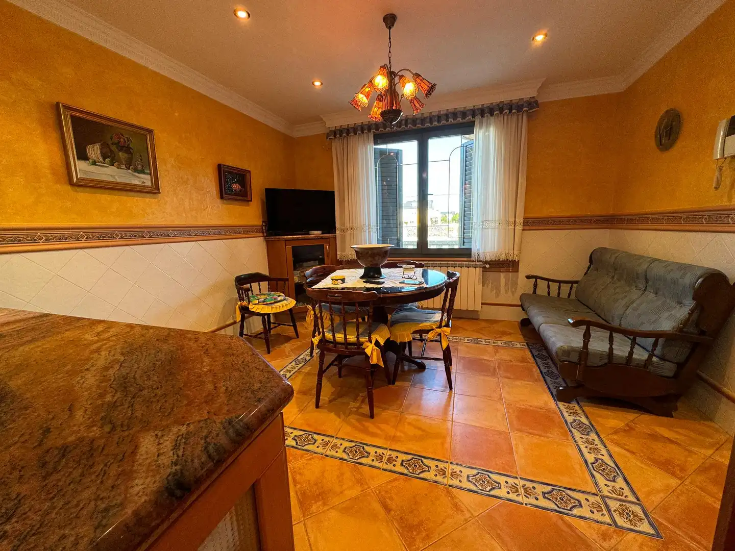 Living room of Houses for sale in Cacabelos  with Heating, Private garden and Parquet flooring
