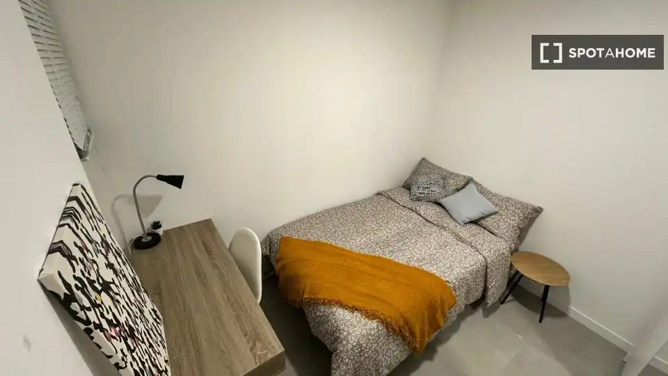 Bedroom of Flat for share in La Florida - Les Planes