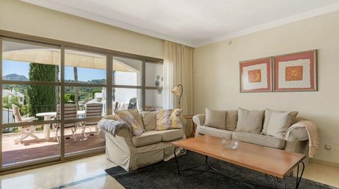 Foto 4 de Casa adosada en venta en Los Arqueros - Puerto del Almendro, Benahavís