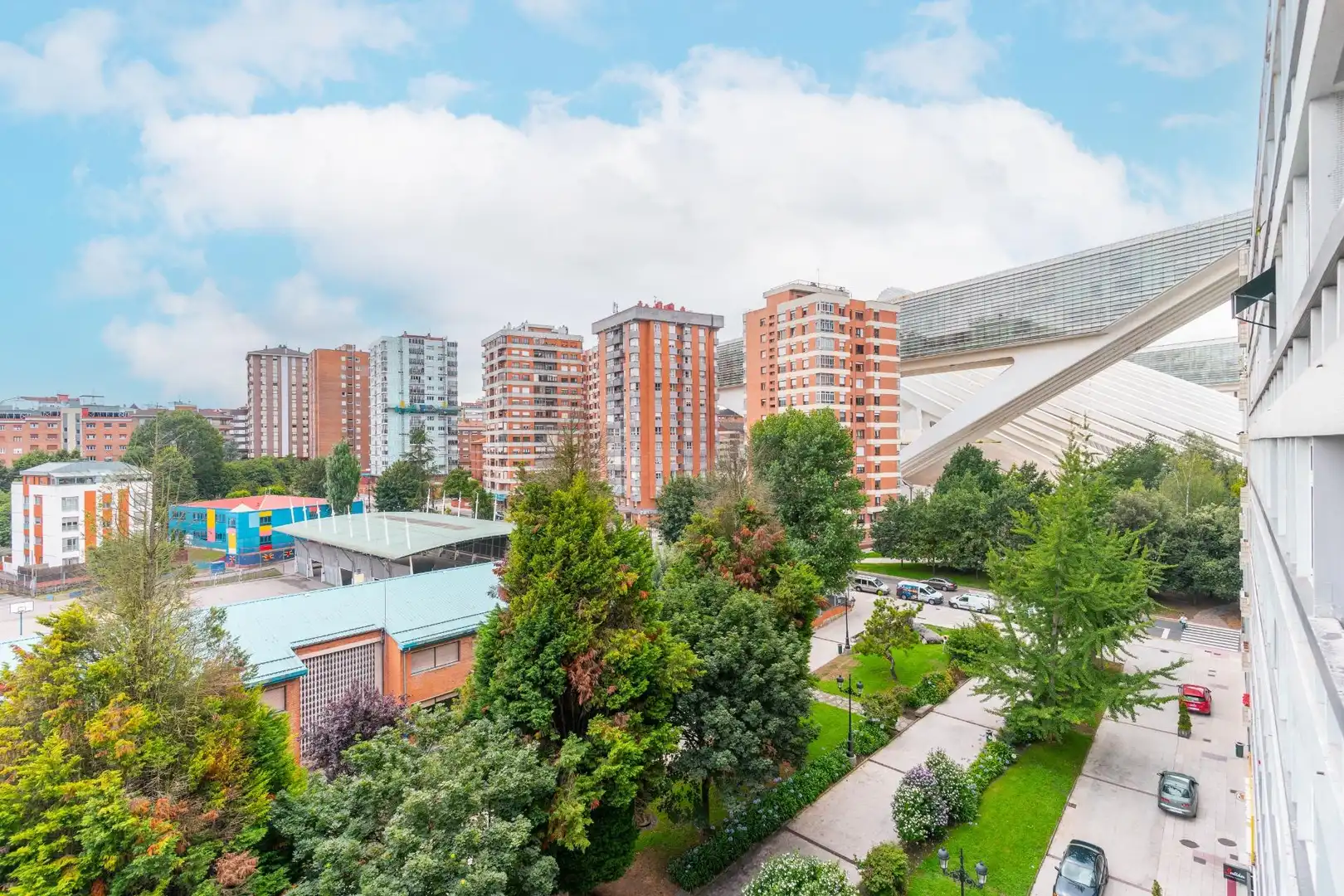 Vista exterior de Pis en venda en Oviedo  amb Calefacció, Terrassa i Traster