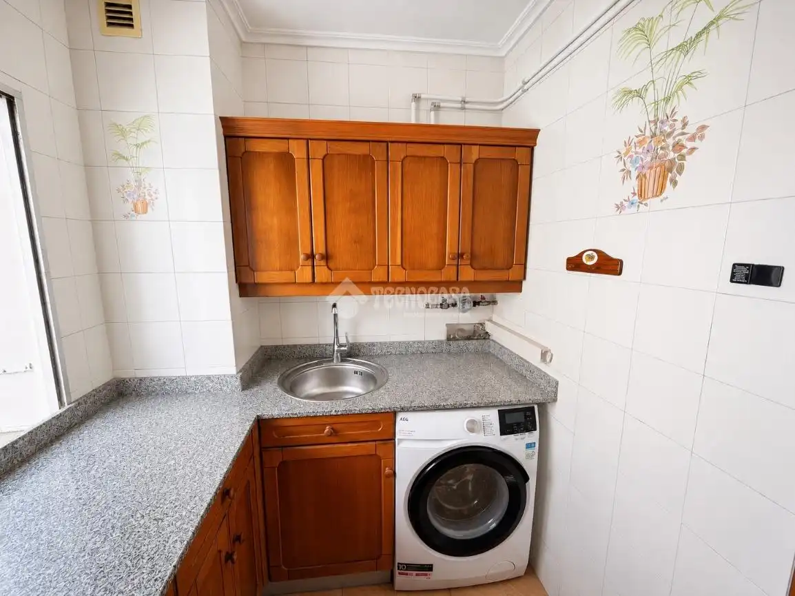 Cocina de Piso en venta en Zaragoza con Calefacción y Balcón