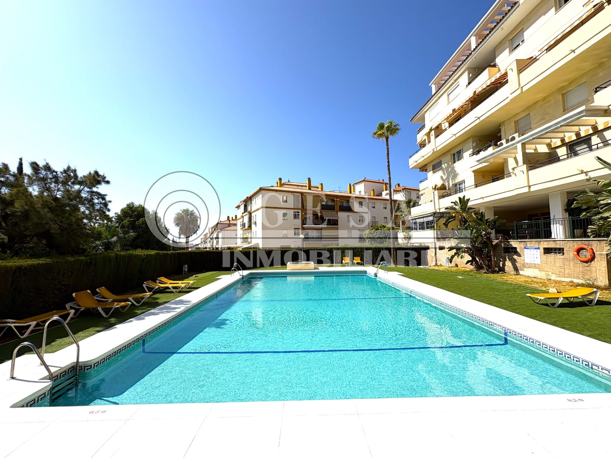 Swimming pool of Flat for sale in Vélez-Málaga  with Air Conditioner, Terrace and Storage room