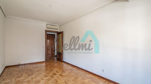 Foto 3 de Piso en venta en Jerónimo Ibrán, Milán - Pumarín, Oviedo
