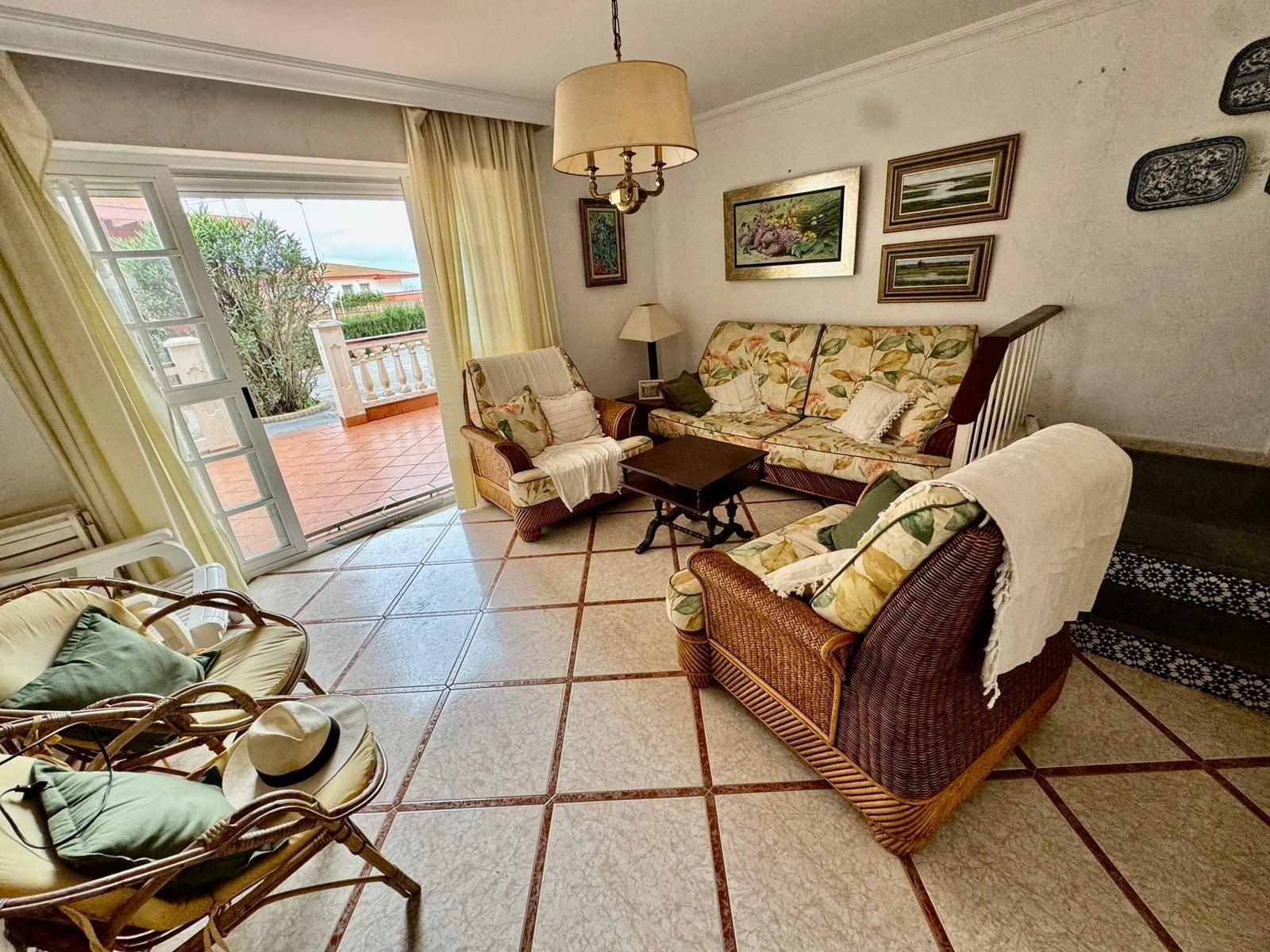 Living room of Single-family semi-detached for sale in Punta Umbría  with Terrace, Furnished and Balcony
