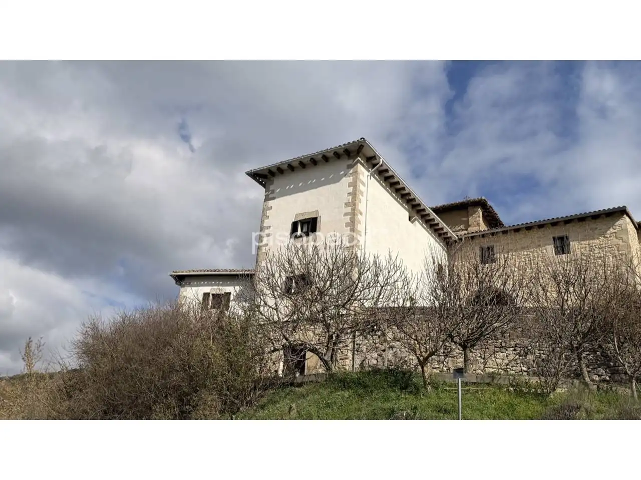 Vista exterior de Finca rústica en venda en Ezcabarte amb Calefacció
