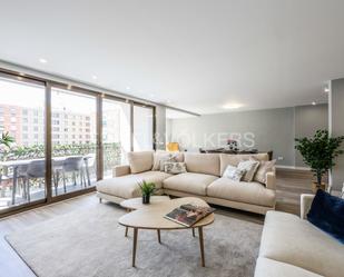 Living room of Apartment for sale in  Madrid Capital  with Air Conditioner, Terrace and Balcony