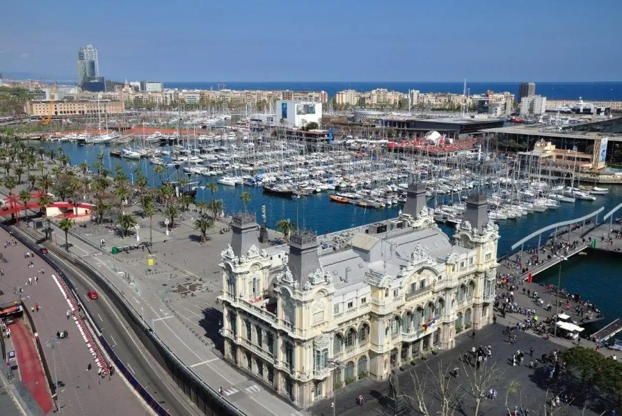 Vista exterior de Edifici en venda en Barcelona
