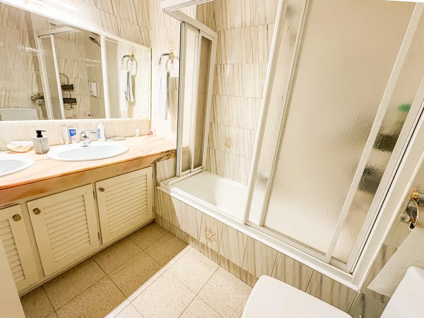 Baño de Casa adosada en venta en Castellar del Vallès con Calefacción, Terraza y Trastero