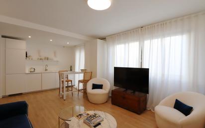 Living room of Flat for sale in  Madrid Capital  with Air Conditioner, Heating and Parquet flooring