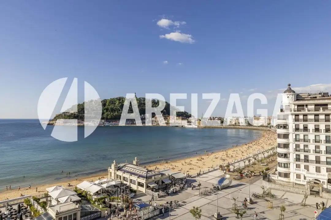 Vista exterior de Piso en venta en Donostia - San Sebastián  con Calefacción, Terraza y Balcón