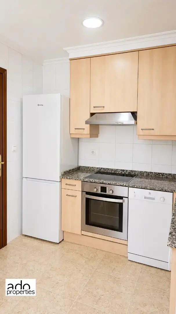 Cocina de Piso en venta en Vigo  con Calefacción y Amueblado