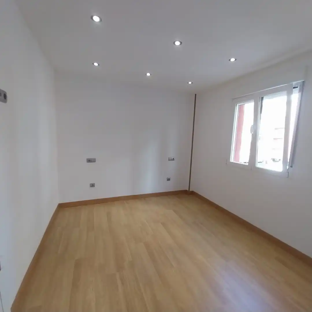 Bedroom of Flat for sale in Valladolid  with Heating, Parquet flooring and Terrace