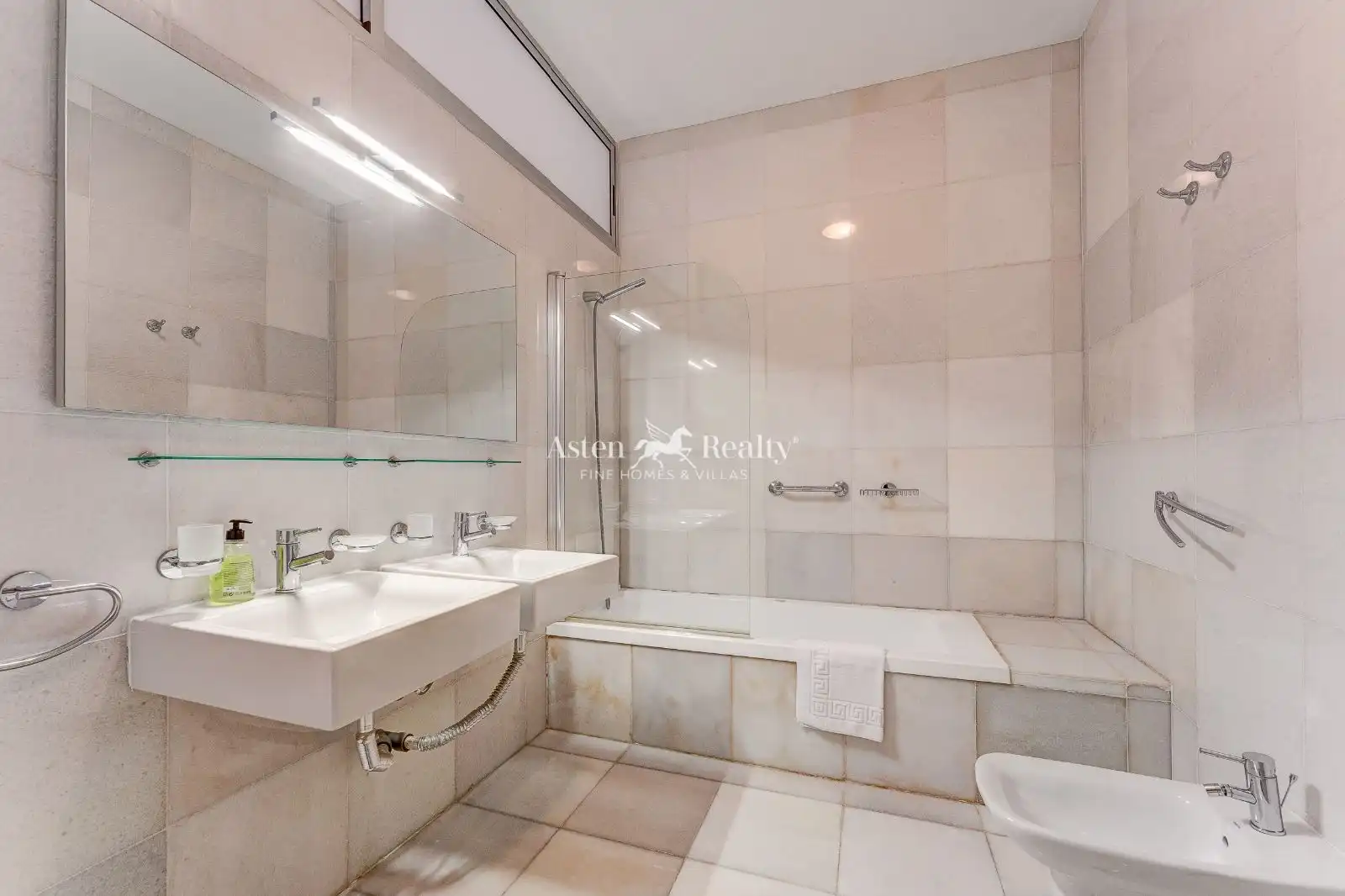 House with pool for sale in Londres, imagen 47
