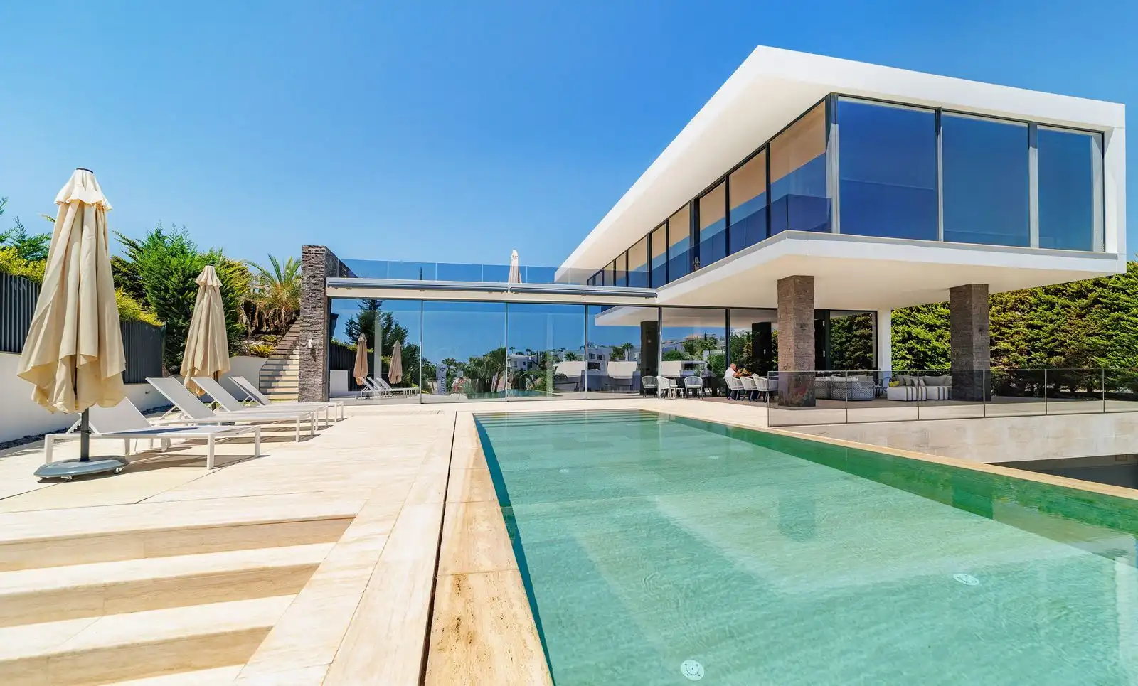 Schwimmbecken von Haus oder Chalet zur Miete in Marbella mit Klimaanlage, Privatgarten und Terrasse