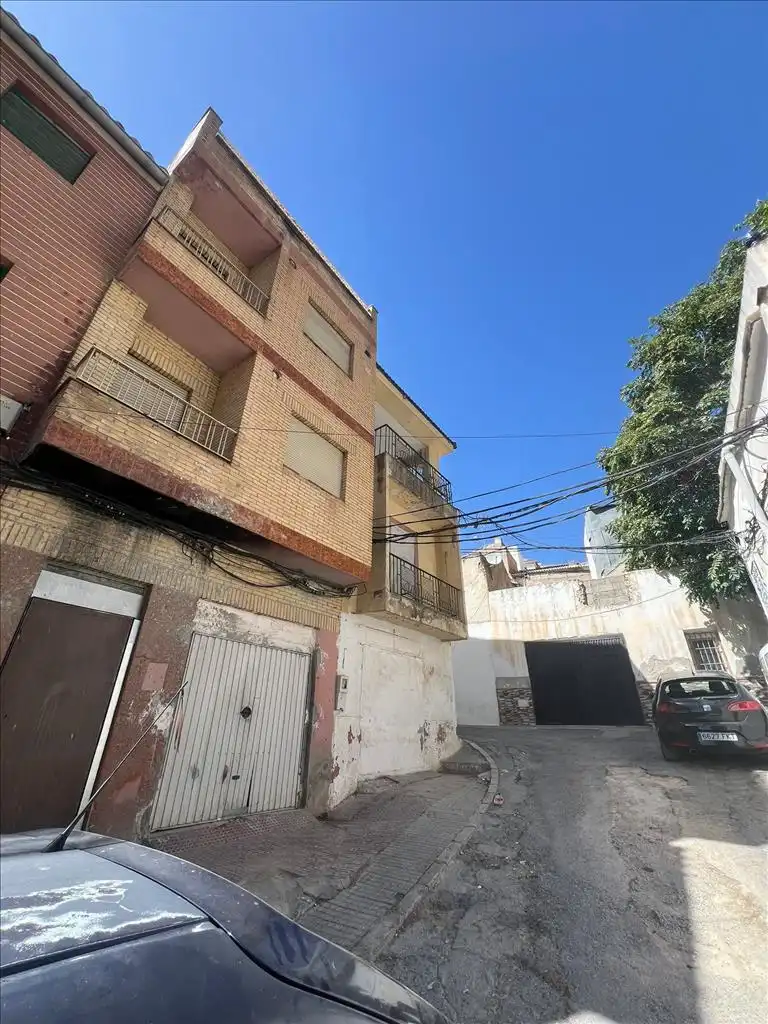 Adossat en venda a DE LA IGLESIA