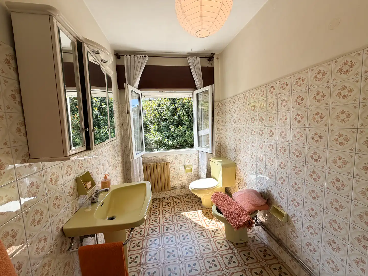 Bathroom of Houses for sale in Rianxo  with Heating, Private garden and Furnished