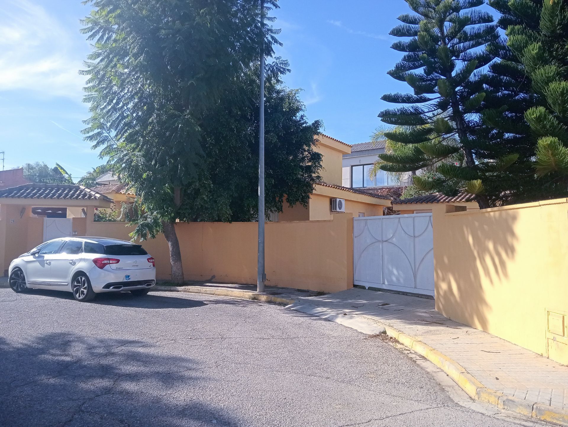 Exterior view of House or chalet for sale in La Pobla de Vallbona  with Private garden, Storage room and Swimming Pool