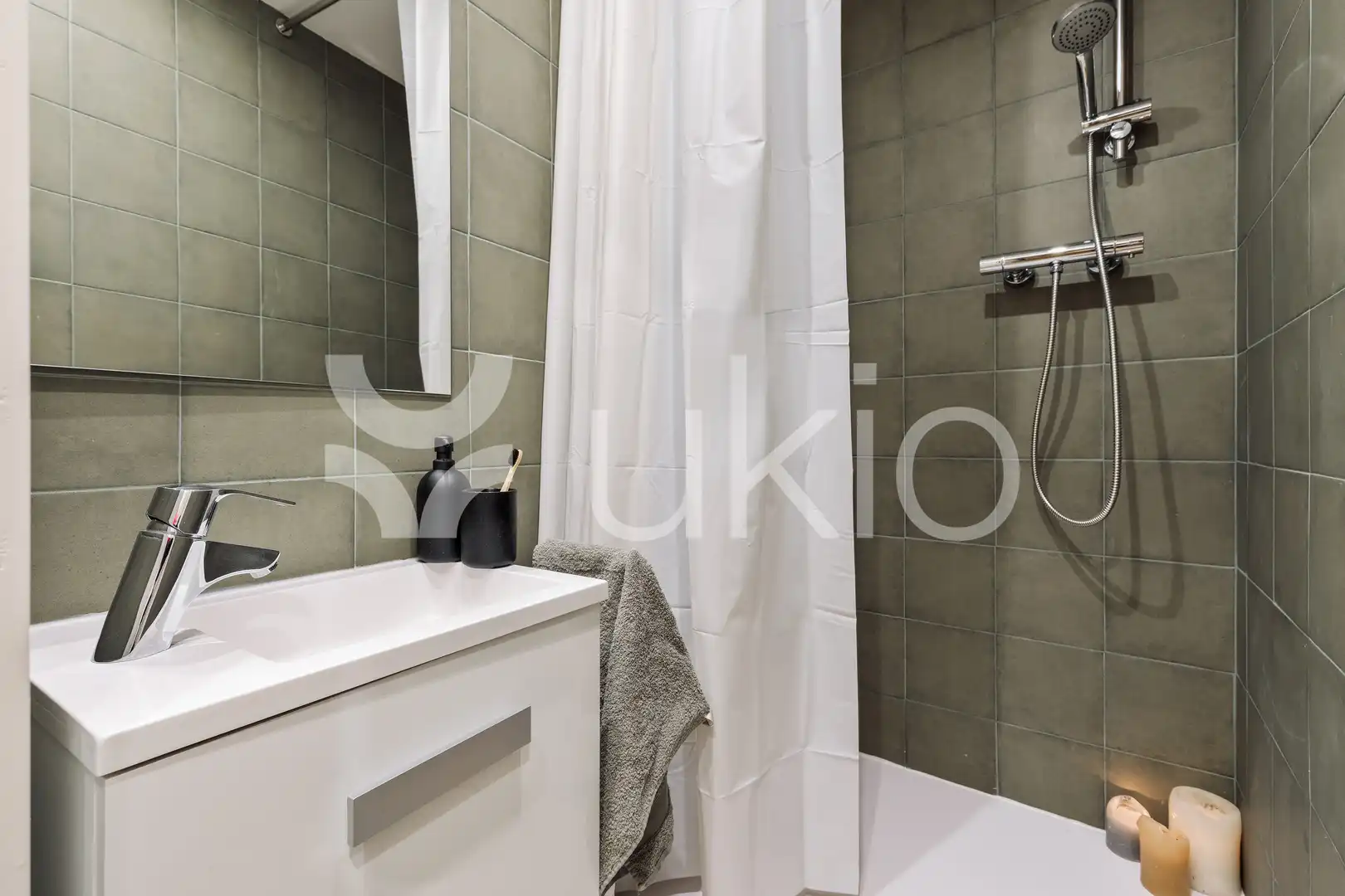 Baño de Apartamento de alquiler en Barcelona con Aire acondicionado, Calefacción y Amueblado