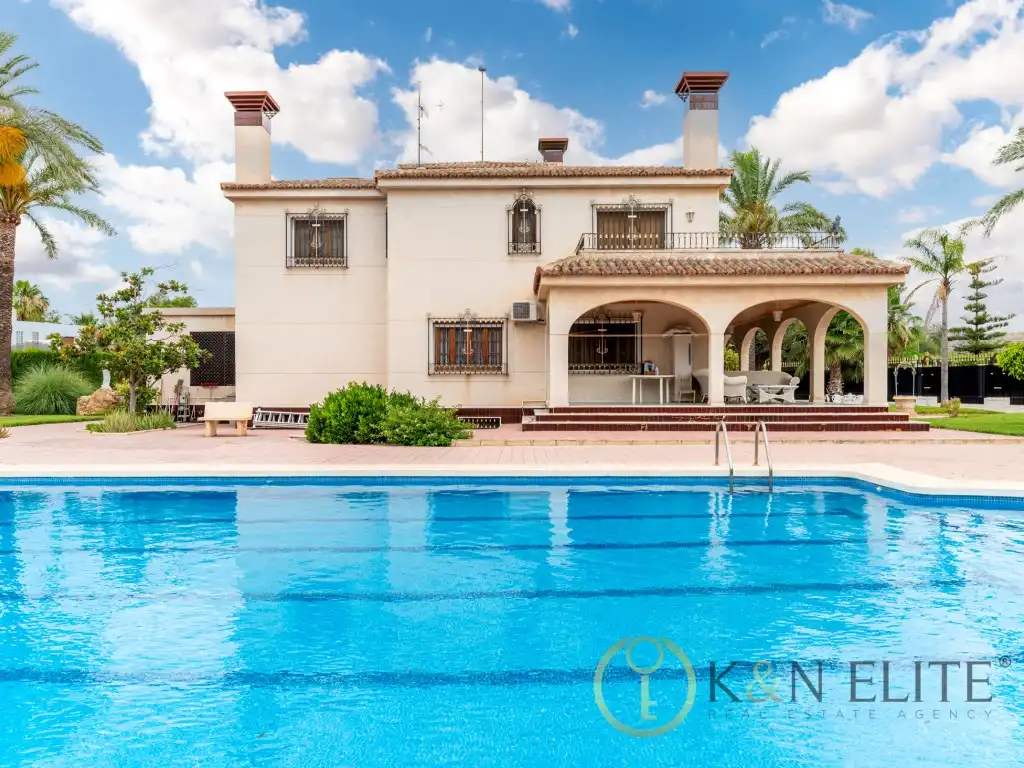Casa con piscina en venta en Partida Alzabaras Alto, imagen 2