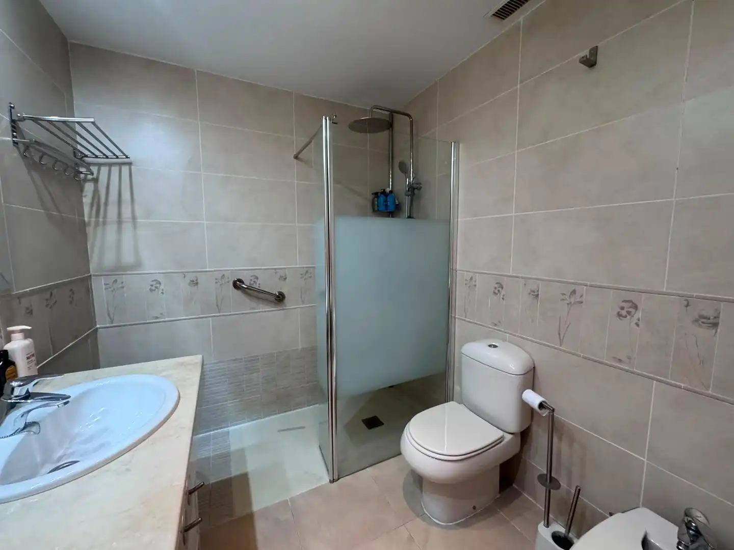 Baño de Casa adosada en venta en Yebes con Calefacción, Balcón y Piscina comunitaria