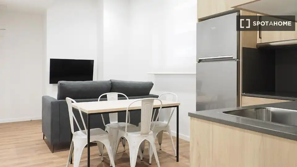 Kitchen of Flat for share in Bilbao   with Air Conditioner, Heating and Furnished