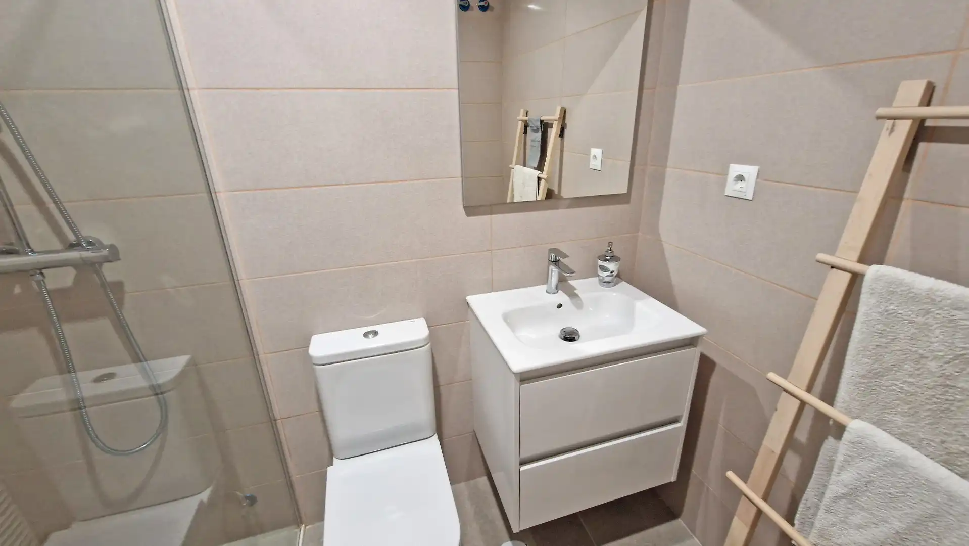 Bathroom of Apartments for sale in Estepona  with Air Conditioner, Terrace and Storage room