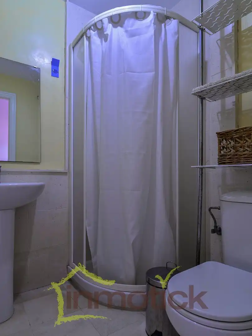 Badezimmer von Wohnung zur Miete in El Portil mit Möbliert