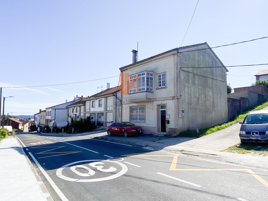 Vista exterior de Casa o xalet en venda en Santiago de Compostela  amb Calefacció, Jardí privat i Terrassa