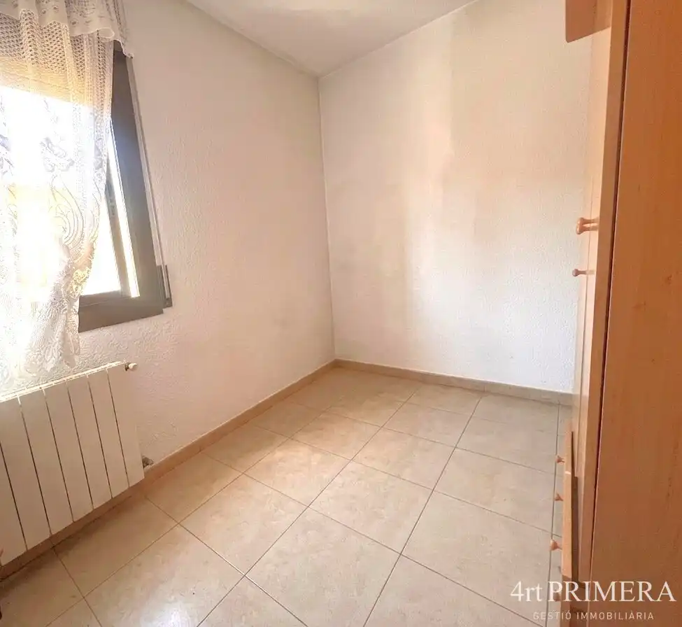 Dormitori de Pis en venda en Parets del Vallès amb Calefacció, Moblat i Balcó