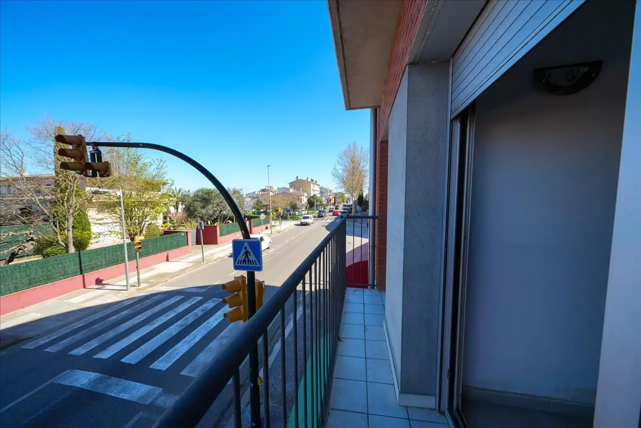 Vista exterior de Piso en venta en Celrà con Balcón
