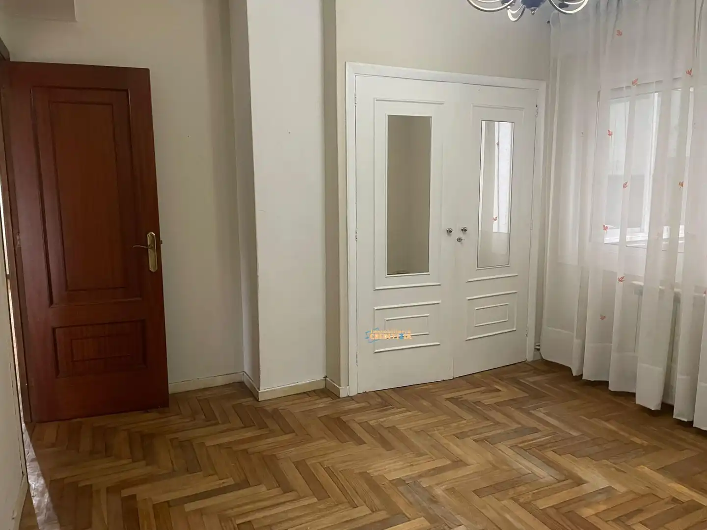 Dormitori de Pis en venda en Vigo  amb Calefacció, Traster i Balcó
