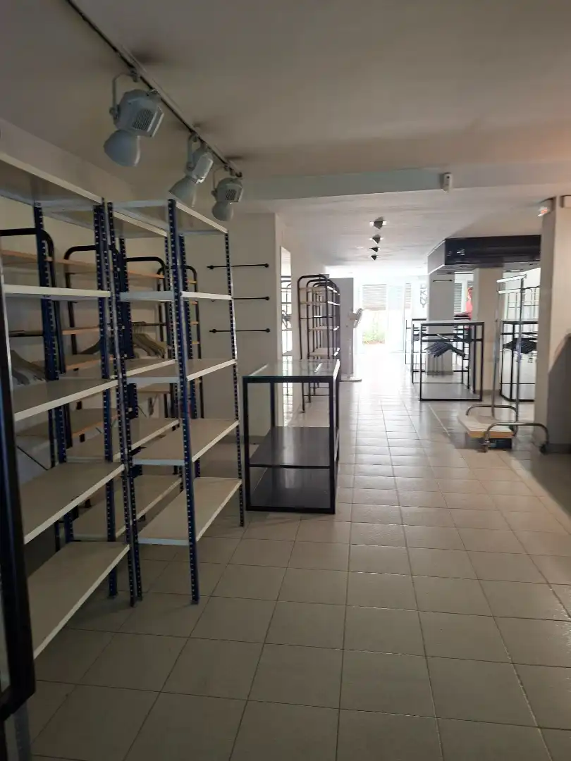 Local comercial de lloguer a Carrer de Jovara 18, imagen 5