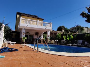 Chalet con balcón en venta en Costa Cunit - Els Jardins - Els Rosers