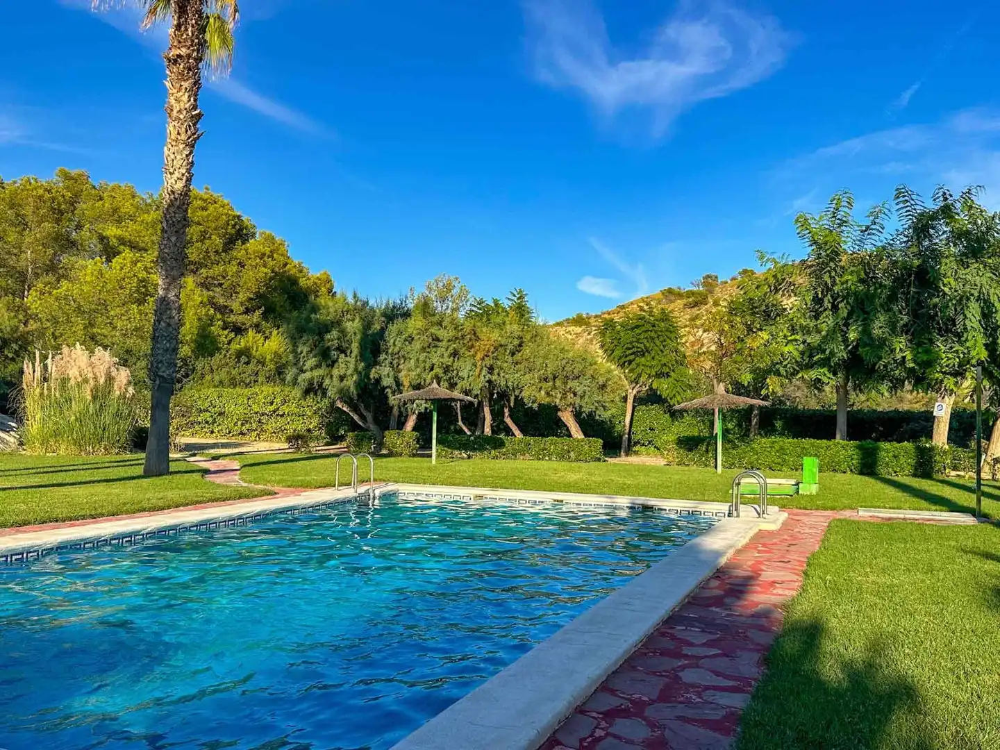 Piscina de Casa o chalet de alquiler en Pueblo Acantilado - Lanuza