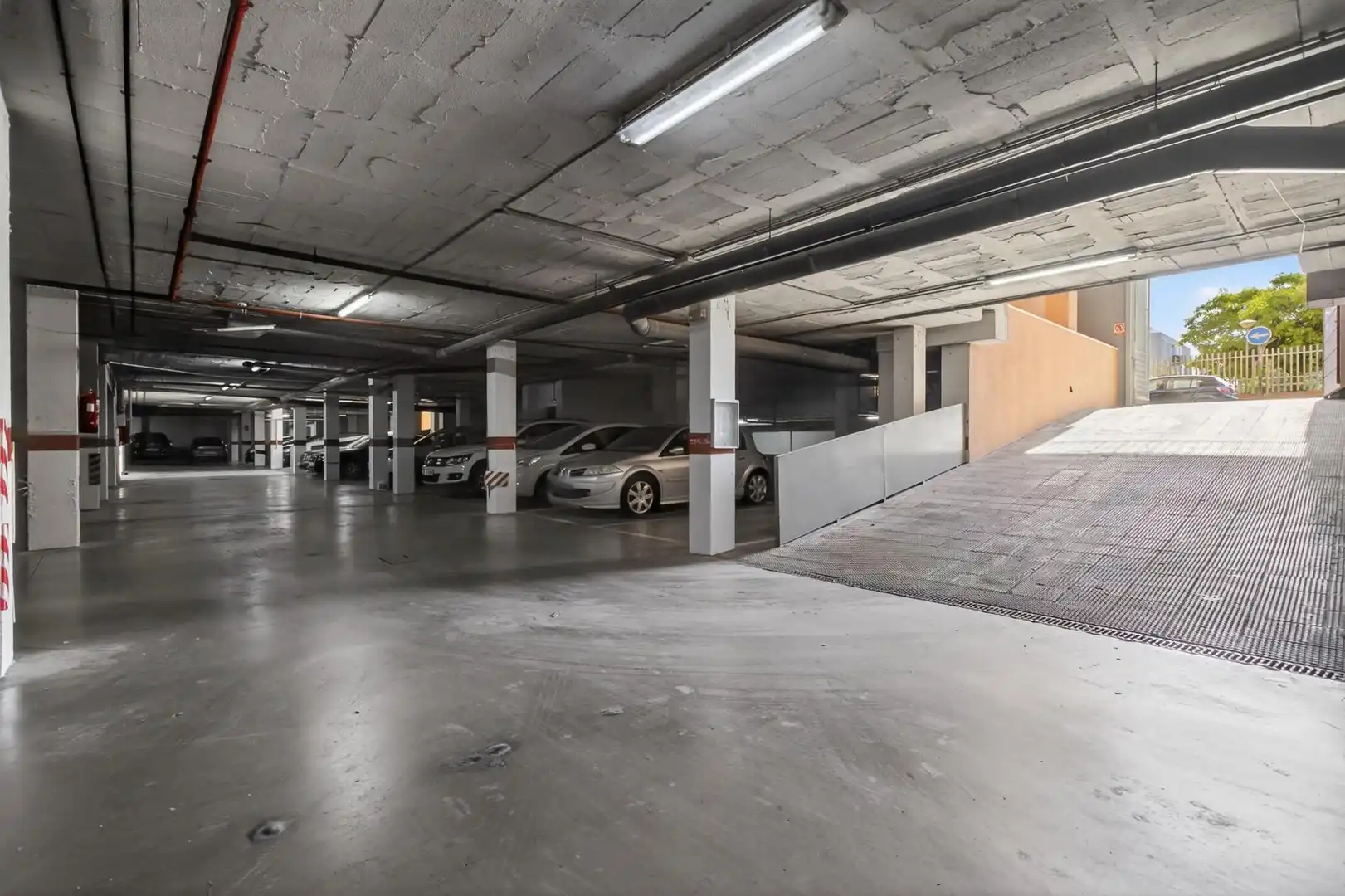 Parking de Piso en venta en Sevilla con Aire acondicionado, Terraza y Piscina comunitaria