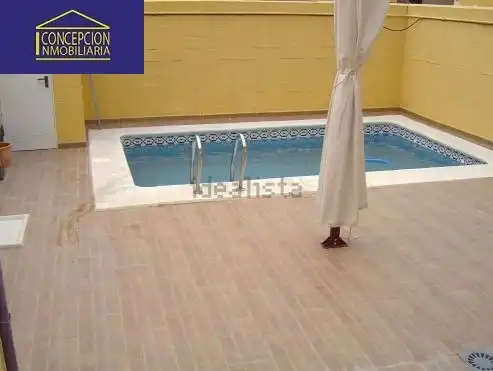 Piscina de Casa adosada en venda en Córdoba amb Aire condicionat, Calefacció i Terrassa