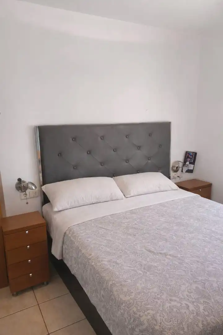 Schlafzimmer von Dachboden zum Verkauf in Badalona mit Klimaanlage, Terrasse und Balkon
